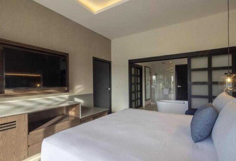 Полулюкс Клуб, Hideaway At Royalton Blue Waters, An Autograph Collection All Inclusive Resort   Adults Only