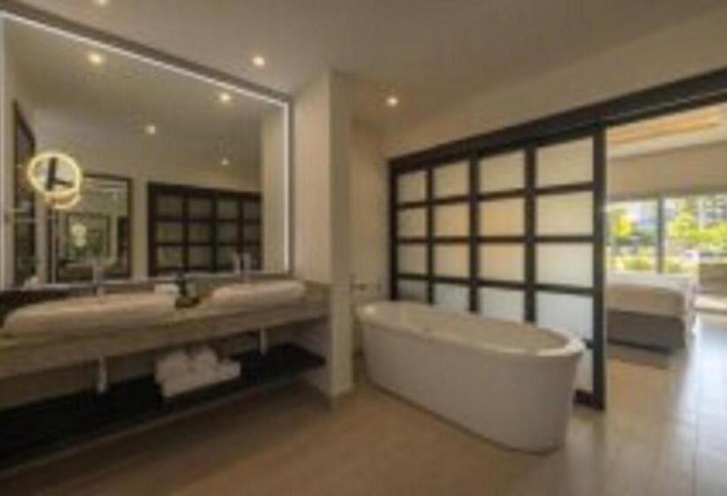 Полулюкс Клуб, Hideaway At Royalton Blue Waters, An Autograph Collection All Inclusive Resort   Adults Only