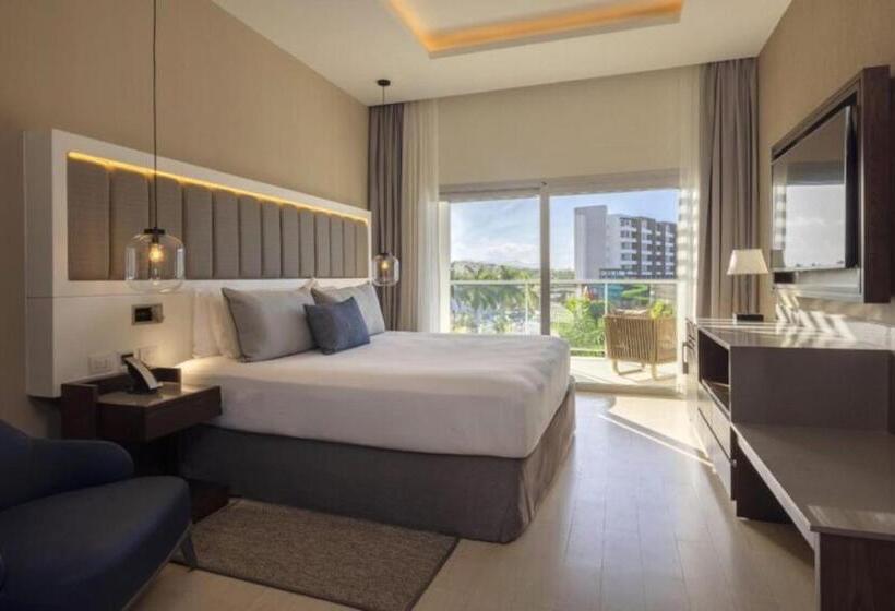 Клубный люкс с видом на море, Hideaway At Royalton Blue Waters, An Autograph Collection All Inclusive Resort   Adults Only