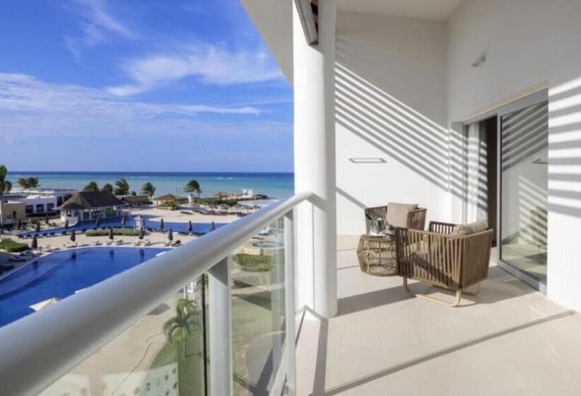 Клубный люкс с видом на море, Hideaway At Royalton Blue Waters, An Autograph Collection All Inclusive Resort   Adults Only