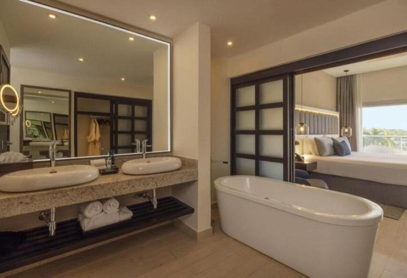 Клубный люкс с видом на море, Hideaway At Royalton Blue Waters, An Autograph Collection All Inclusive Resort   Adults Only