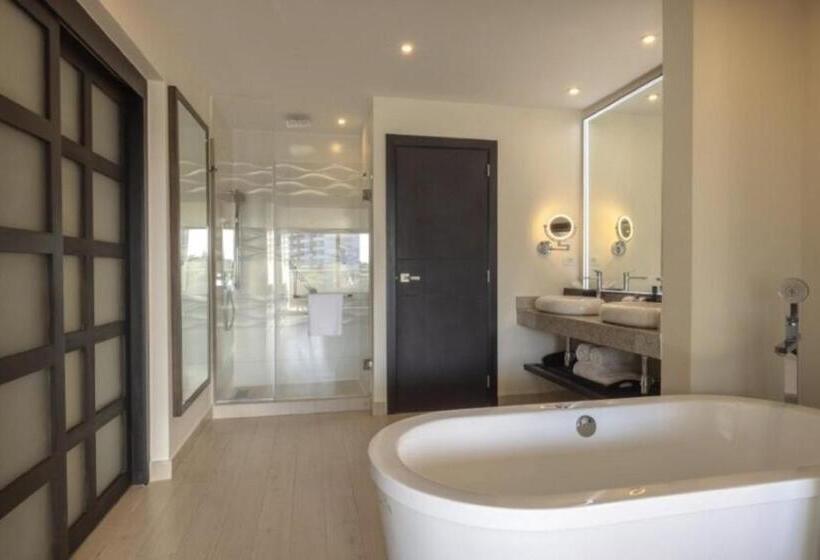 Клубный люкс с видом на море, Hideaway At Royalton Blue Waters, An Autograph Collection All Inclusive Resort   Adults Only