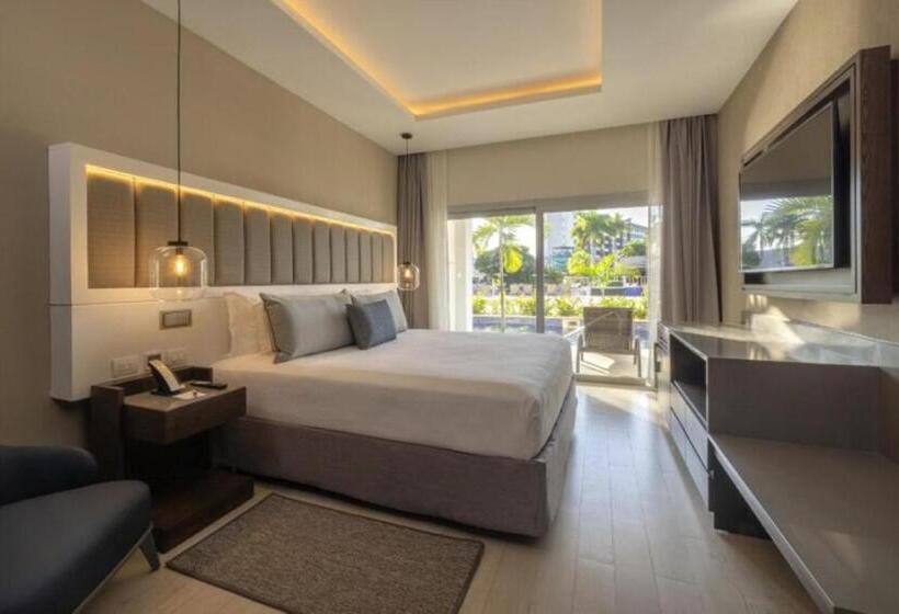 Президентский Люкс, Hideaway At Royalton Blue Waters, An Autograph Collection All Inclusive Resort   Adults Only