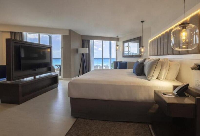 Полулюкс Deluxe Вид на Море, Hideaway At Royalton Blue Waters, An Autograph Collection All Inclusive Resort   Adults Only