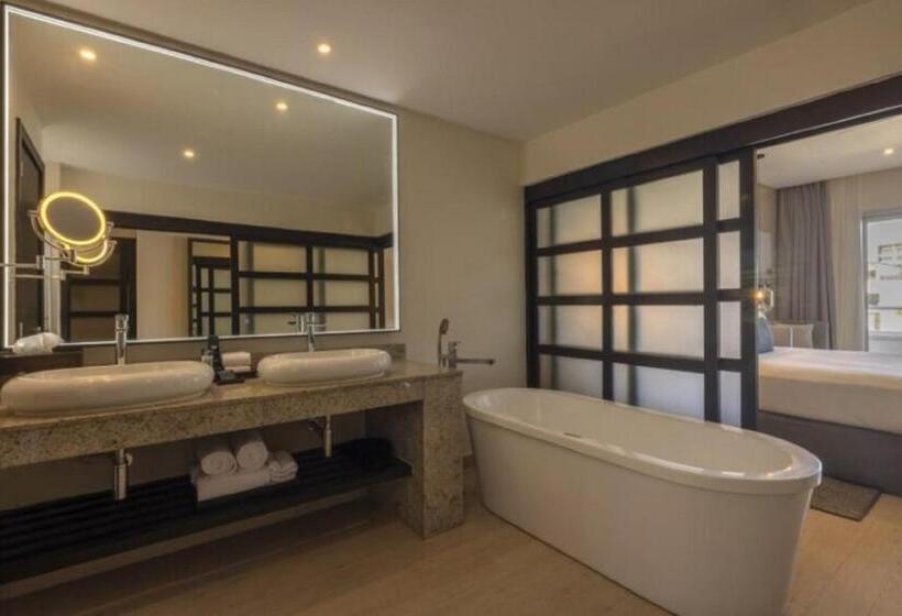 Полулюкс Deluxe Вид на Море, Hideaway At Royalton Blue Waters, An Autograph Collection All Inclusive Resort   Adults Only