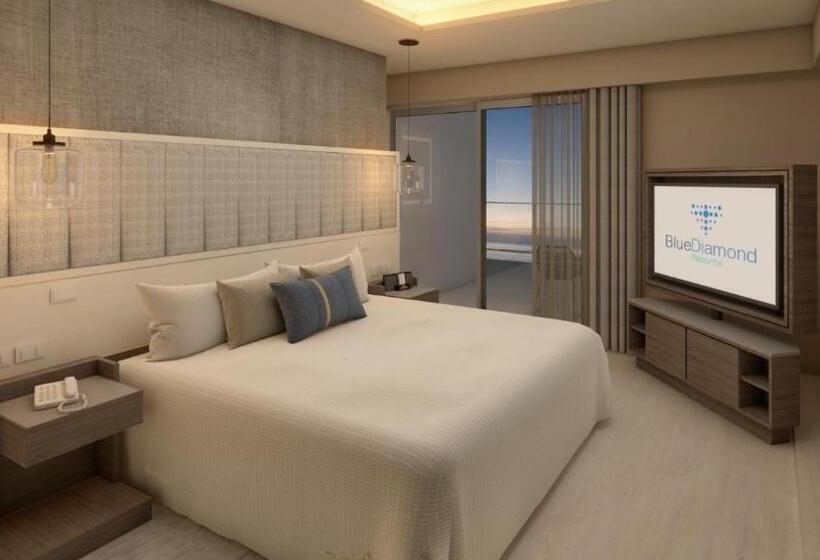 Люкс Клуб, Hideaway At Royalton Blue Waters, An Autograph Collection All Inclusive Resort   Adults Only