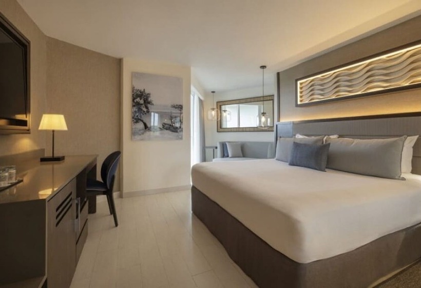 Номер Deluxe, Hideaway At Royalton Blue Waters, An Autograph Collection All Inclusive Resort   Adults Only