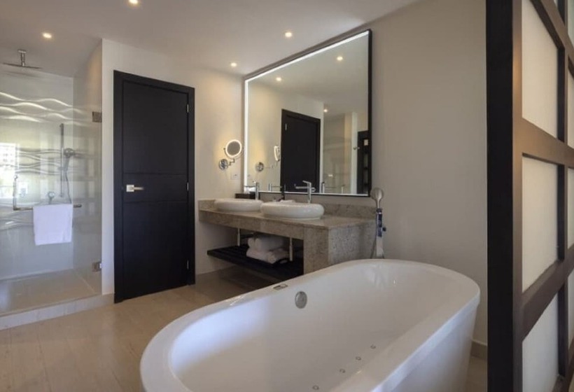 Полулюкс Deluxe Вид на Море, Hideaway At Royalton Blue Waters, An Autograph Collection All Inclusive Resort   Adults Only