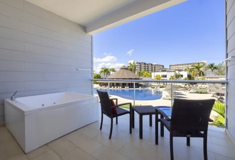Полулюкс Deluxe Вид на Море, Hideaway At Royalton Blue Waters, An Autograph Collection All Inclusive Resort   Adults Only