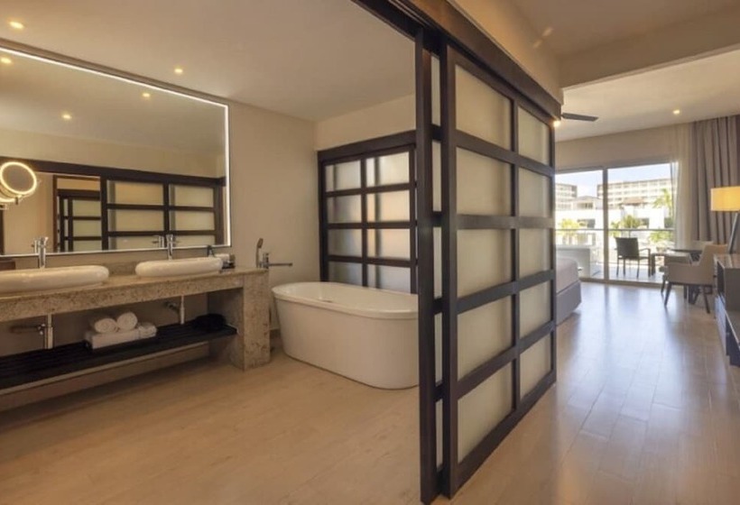 Полулюкс Deluxe Вид на Море, Hideaway At Royalton Blue Waters, An Autograph Collection All Inclusive Resort   Adults Only