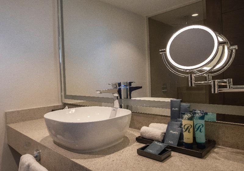 Номер Deluxe, Hideaway At Royalton Blue Waters, An Autograph Collection All Inclusive Resort   Adults Only
