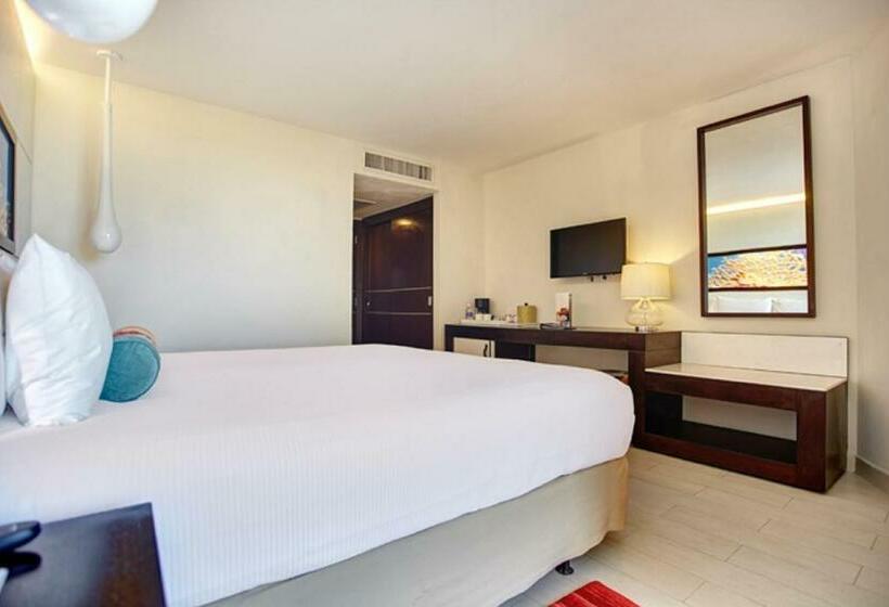 Номер Deluxe Вид на Море, Hideaway At Royalton Blue Waters, An Autograph Collection All Inclusive Resort   Adults Only