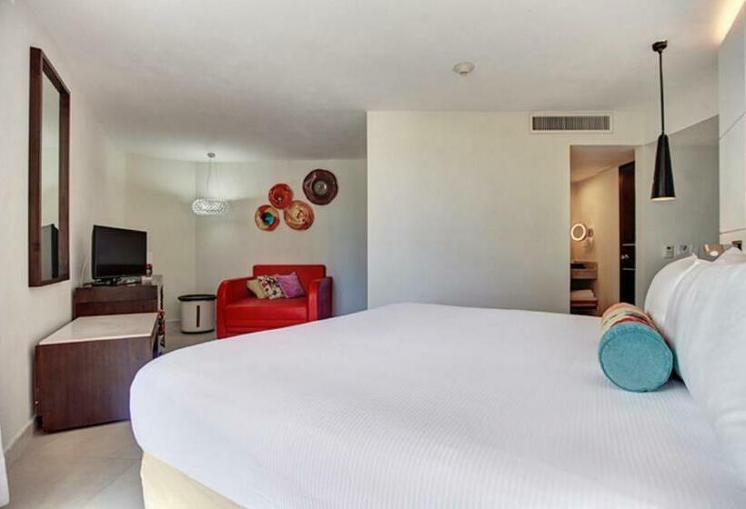 Номер Deluxe, Hideaway At Royalton Blue Waters, An Autograph Collection All Inclusive Resort   Adults Only