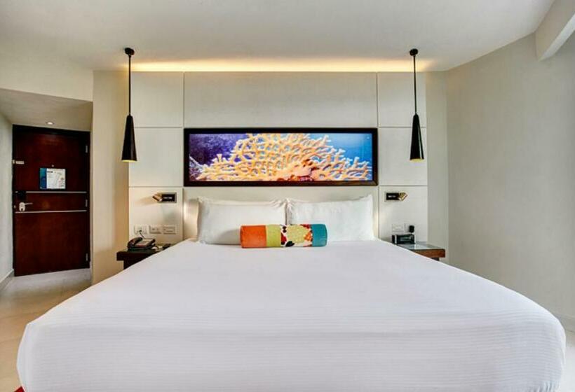 Номер Deluxe, Hideaway At Royalton Blue Waters, An Autograph Collection All Inclusive Resort   Adults Only