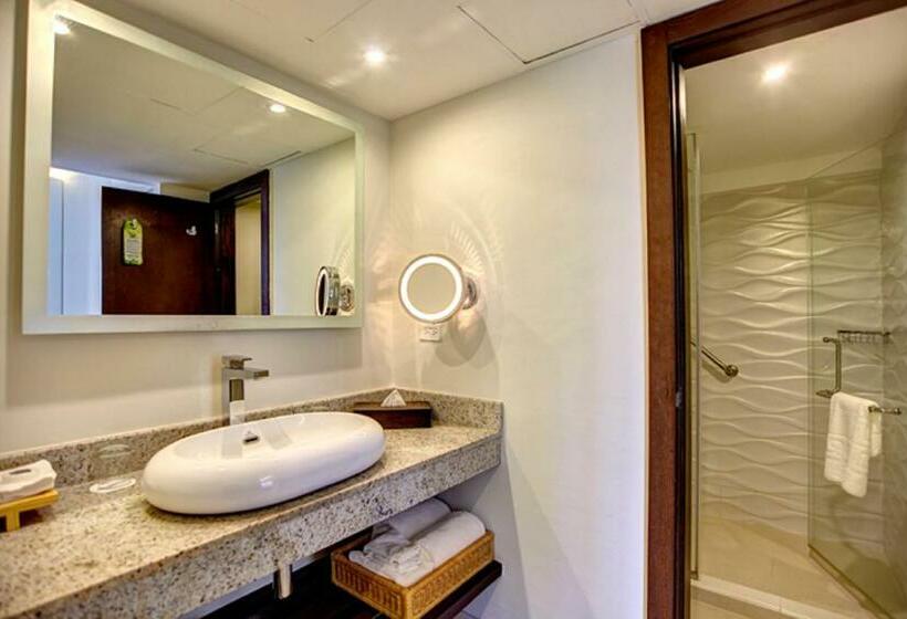 Номер Deluxe, Hideaway At Royalton Blue Waters, An Autograph Collection All Inclusive Resort   Adults Only