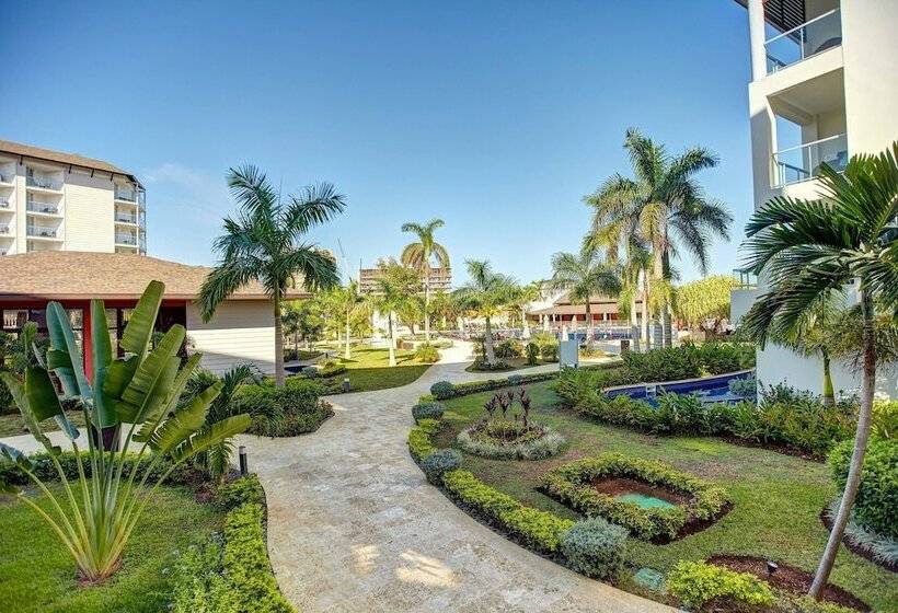 Номер Deluxe, Hideaway At Royalton Blue Waters, An Autograph Collection All Inclusive Resort   Adults Only