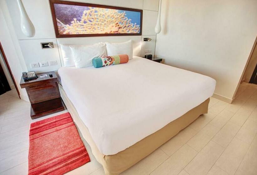 Номер Клуб Вид на Море, Hideaway At Royalton Blue Waters, An Autograph Collection All Inclusive Resort   Adults Only