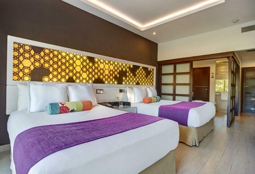 Клубный полулюкс с видом на море, Hideaway At Royalton Blue Waters, An Autograph Collection All Inclusive Resort   Adults Only