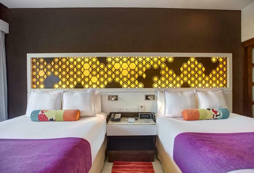 Клубный полулюкс с видом на море, Hideaway At Royalton Blue Waters, An Autograph Collection All Inclusive Resort   Adults Only