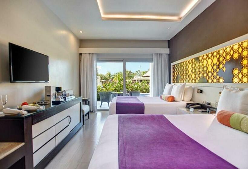 Полулюкс Клуб, Hideaway At Royalton Blue Waters, An Autograph Collection All Inclusive Resort   Adults Only