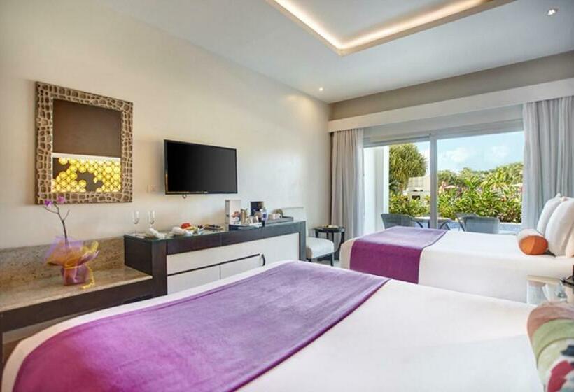 Полулюкс Клуб, Hideaway At Royalton Blue Waters, An Autograph Collection All Inclusive Resort   Adults Only