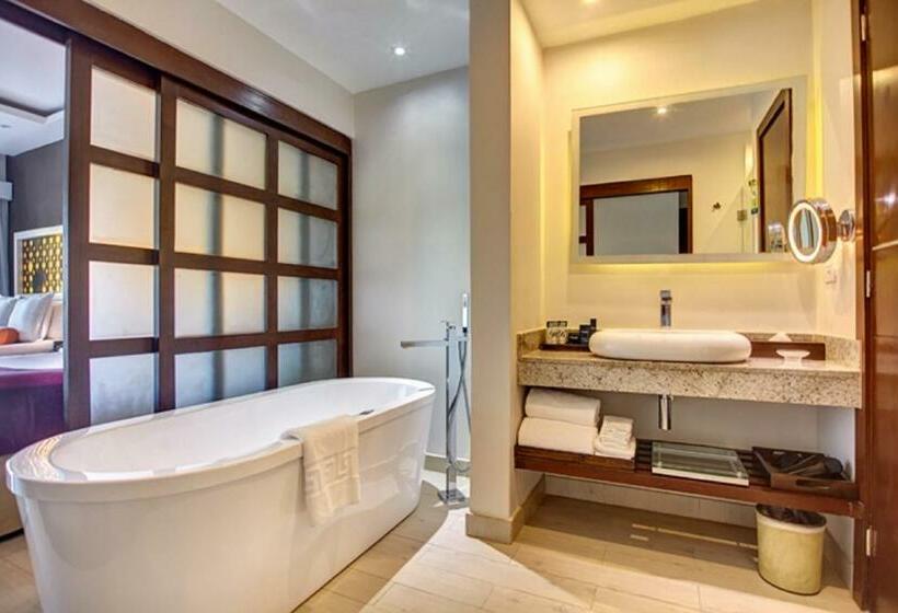 Полулюкс Клуб, Hideaway At Royalton Blue Waters, An Autograph Collection All Inclusive Resort   Adults Only