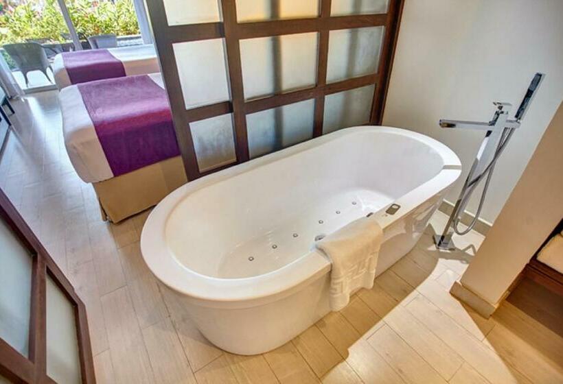 Полулюкс Клуб, Hideaway At Royalton Blue Waters, An Autograph Collection All Inclusive Resort   Adults Only