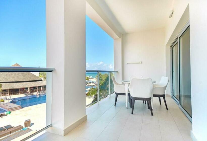 Клубный люкс с видом на море, Hideaway At Royalton Blue Waters, An Autograph Collection All Inclusive Resort   Adults Only