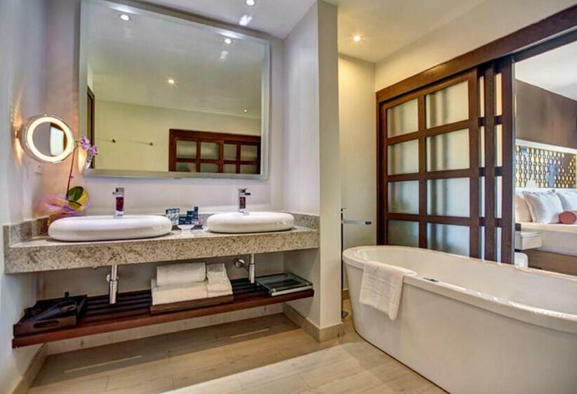 Клубный люкс с видом на море, Hideaway At Royalton Blue Waters, An Autograph Collection All Inclusive Resort   Adults Only