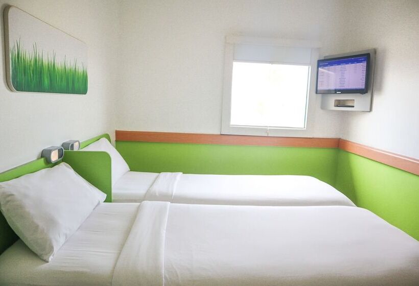 اتاق استاندارد با چشم‌انداز, Cordia Hotel Surabaya Airport