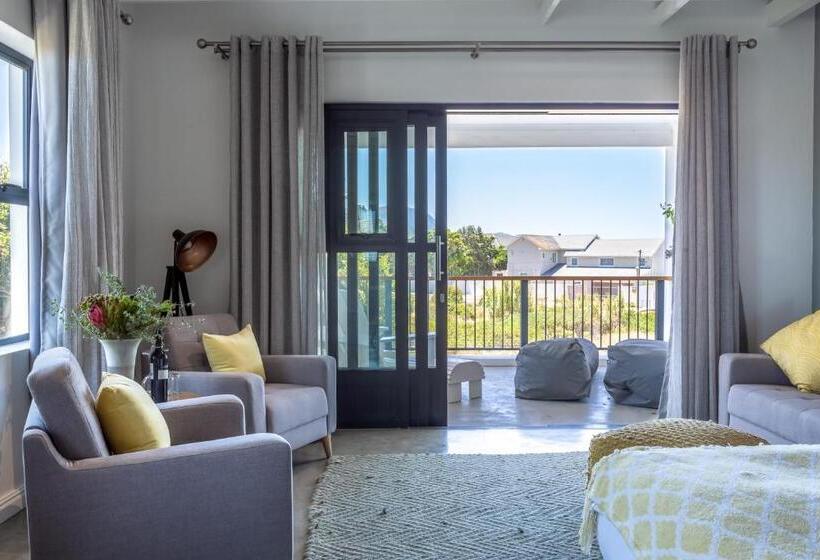 Superior suite with balcony, Whale Rock Luxury Lodge