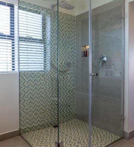 Superior suite with balcony, Whale Rock Luxury Lodge