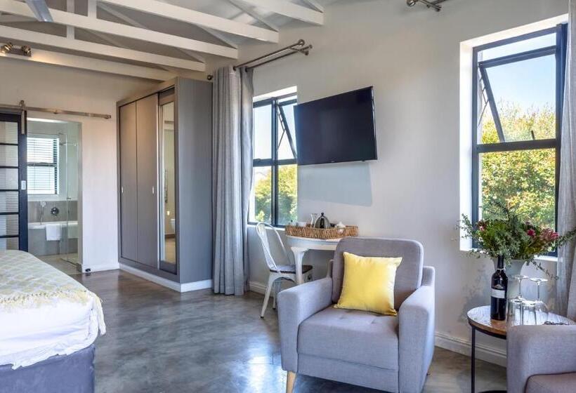 Superior suite with balcony, Whale Rock Luxury Lodge