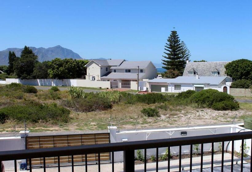 Superior suite with balcony, Whale Rock Luxury Lodge