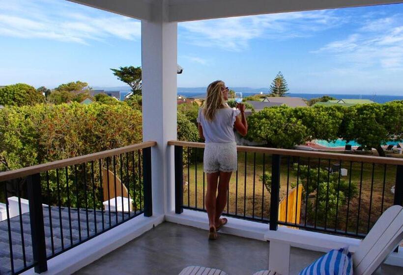 Superior suite with balcony, Whale Rock Luxury Lodge