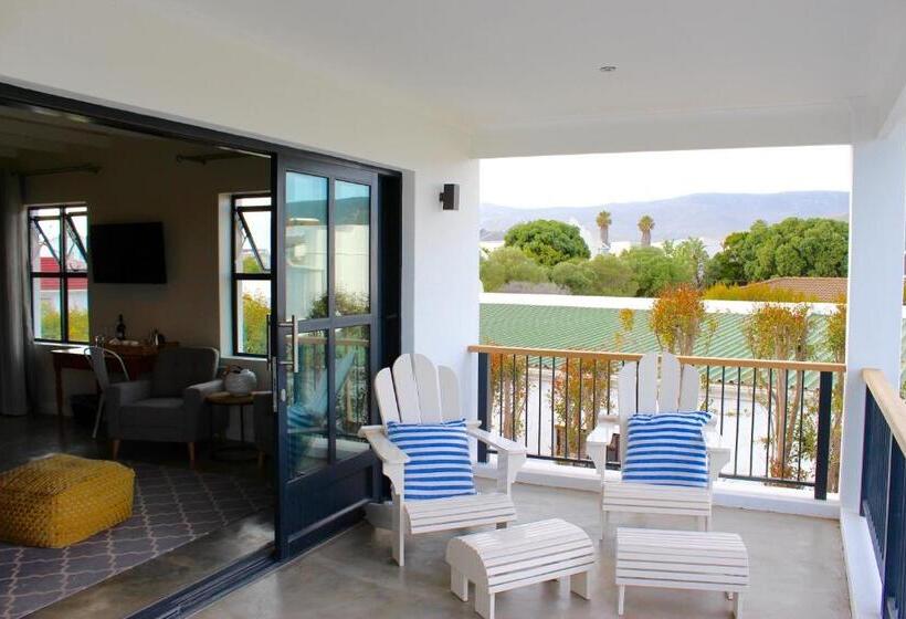 Superior suite with balcony, Whale Rock Luxury Lodge