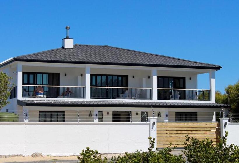 Superior suite with balcony, Whale Rock Luxury Lodge