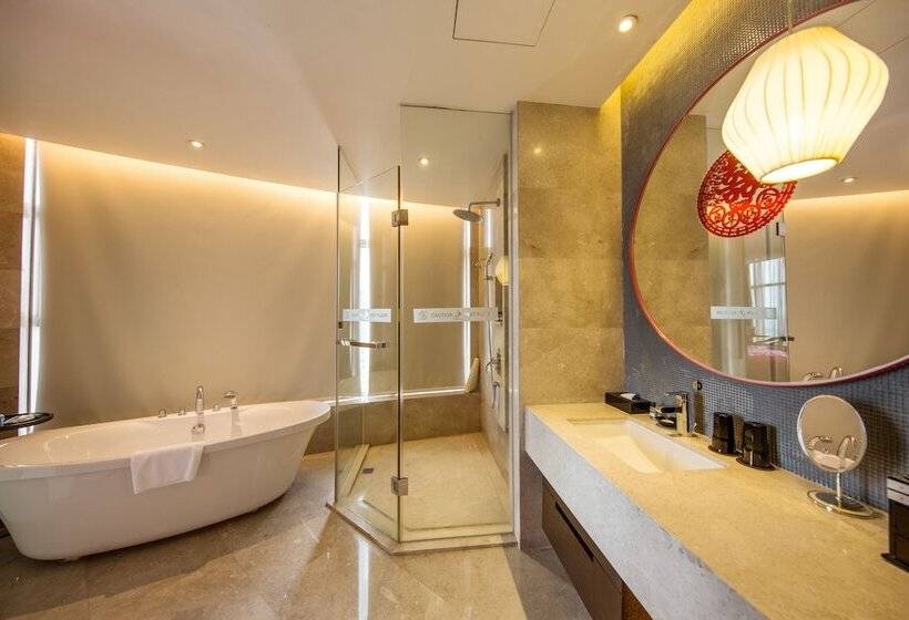 Люкс Повышенной Комфортности, Maison New Century Hotel Dongguan