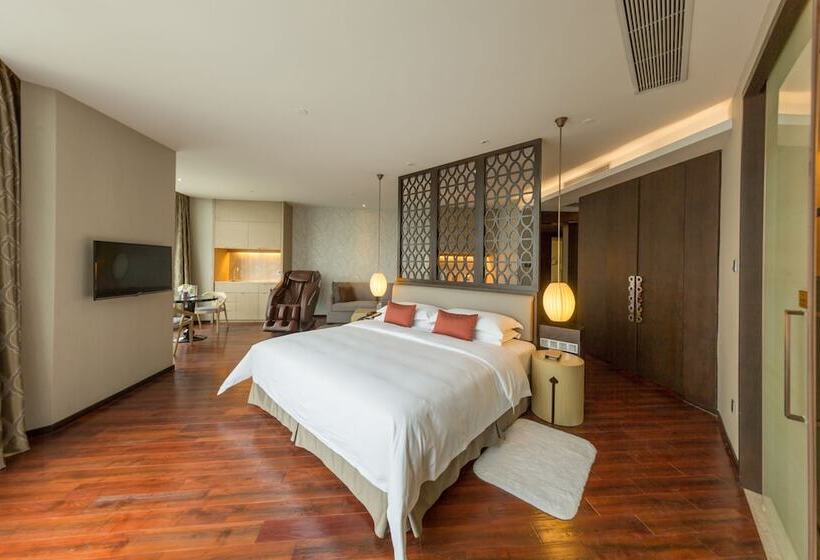 Люкс Повышенной Комфортности, Maison New Century Hotel Dongguan