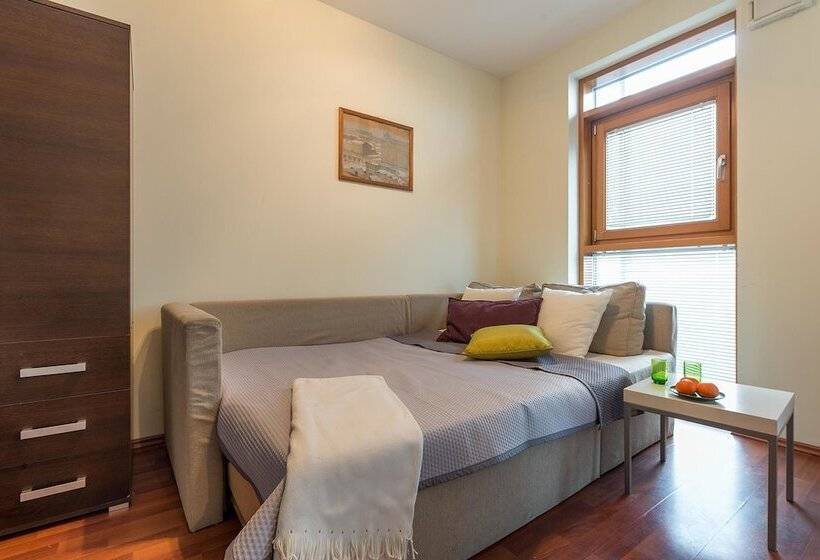 إستوديو قياسى, P&o Apartments Arkadia