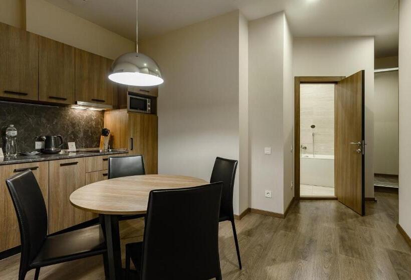 1 Szobás Apartman, Senator Maidan