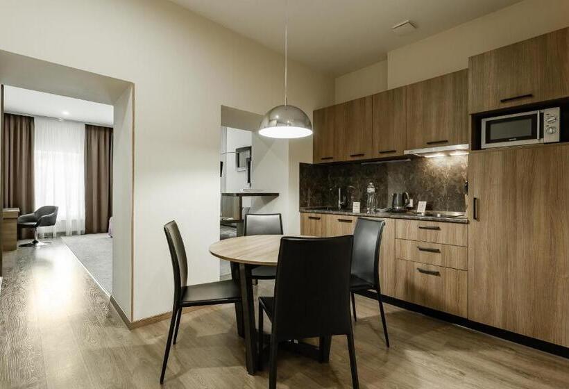 1 Szobás Apartman, Senator Maidan