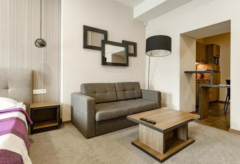 1 Szobás Apartman, Senator Maidan