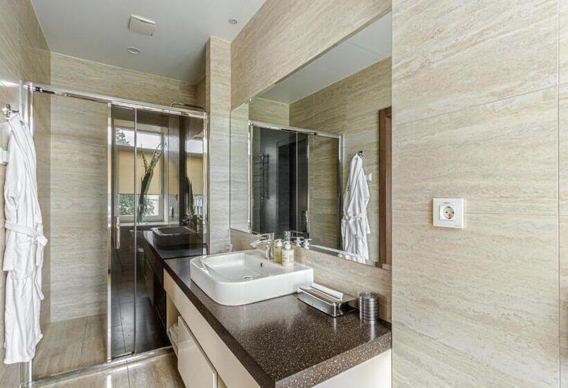 1 Szobás Apartman, Senator Maidan