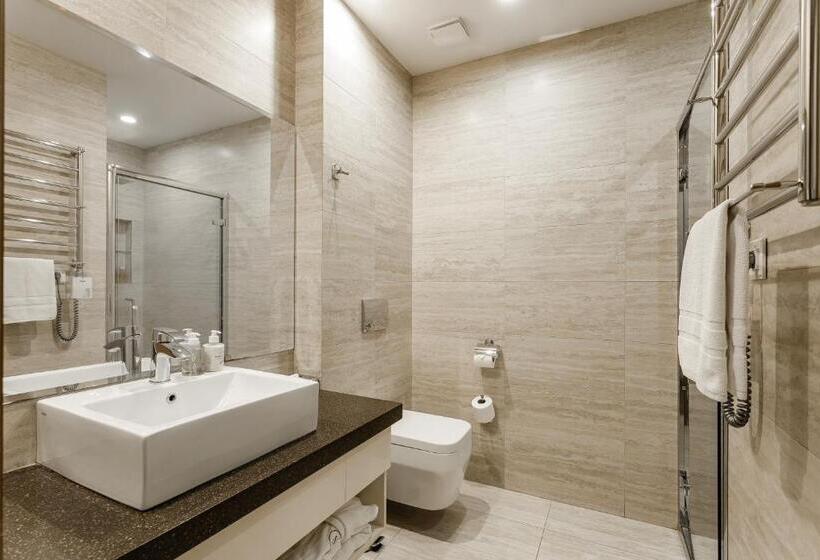 Superior Szoba, Senator Maidan