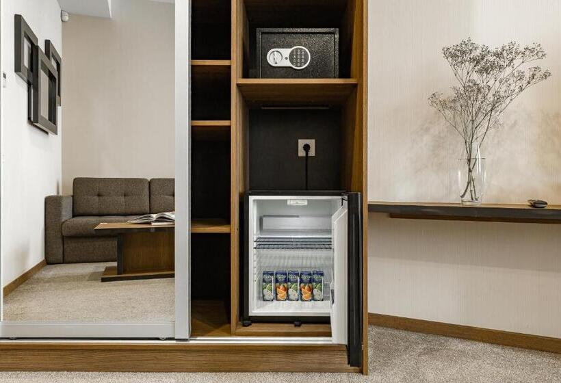 Superior Szoba, Senator Maidan