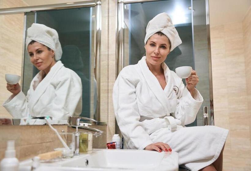 Standard Szoba, Senator Maidan