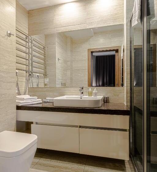 Standard Szoba, Senator Maidan