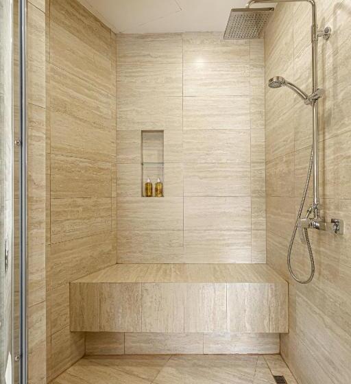 Standard Stúdió Szoba, Senator Maidan