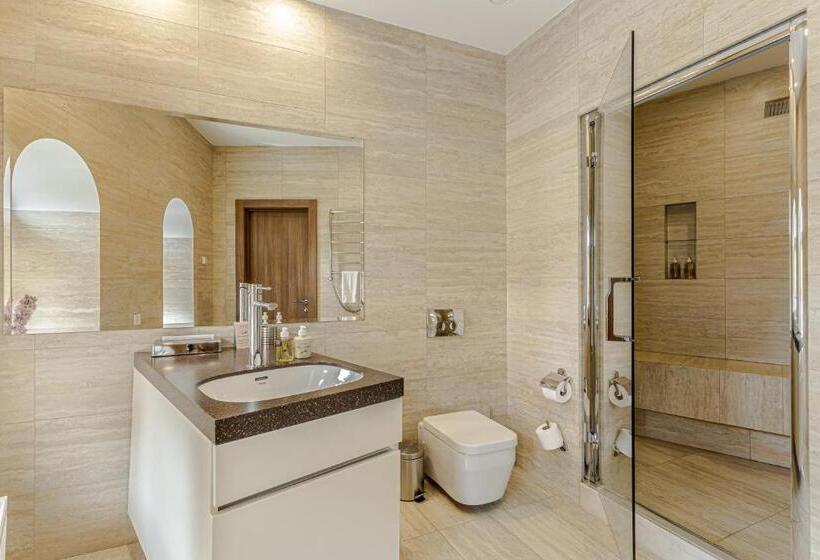 Standard Stúdió Szoba, Senator Maidan